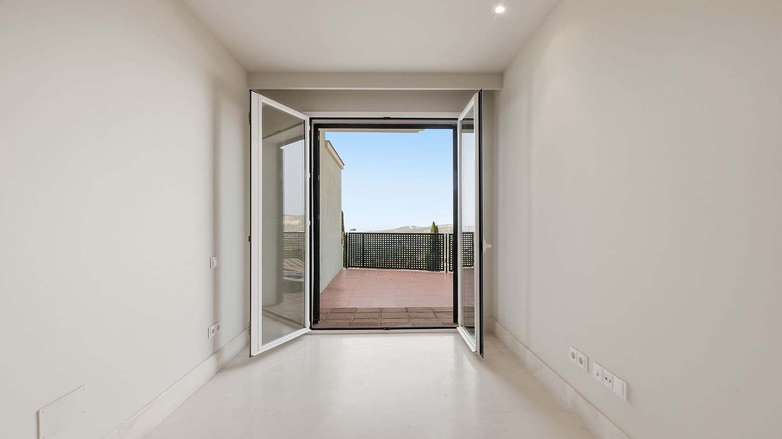 3 bedroom Apartment for sale in Casares with pool garage - € 595,000 (Ref: 9927032)