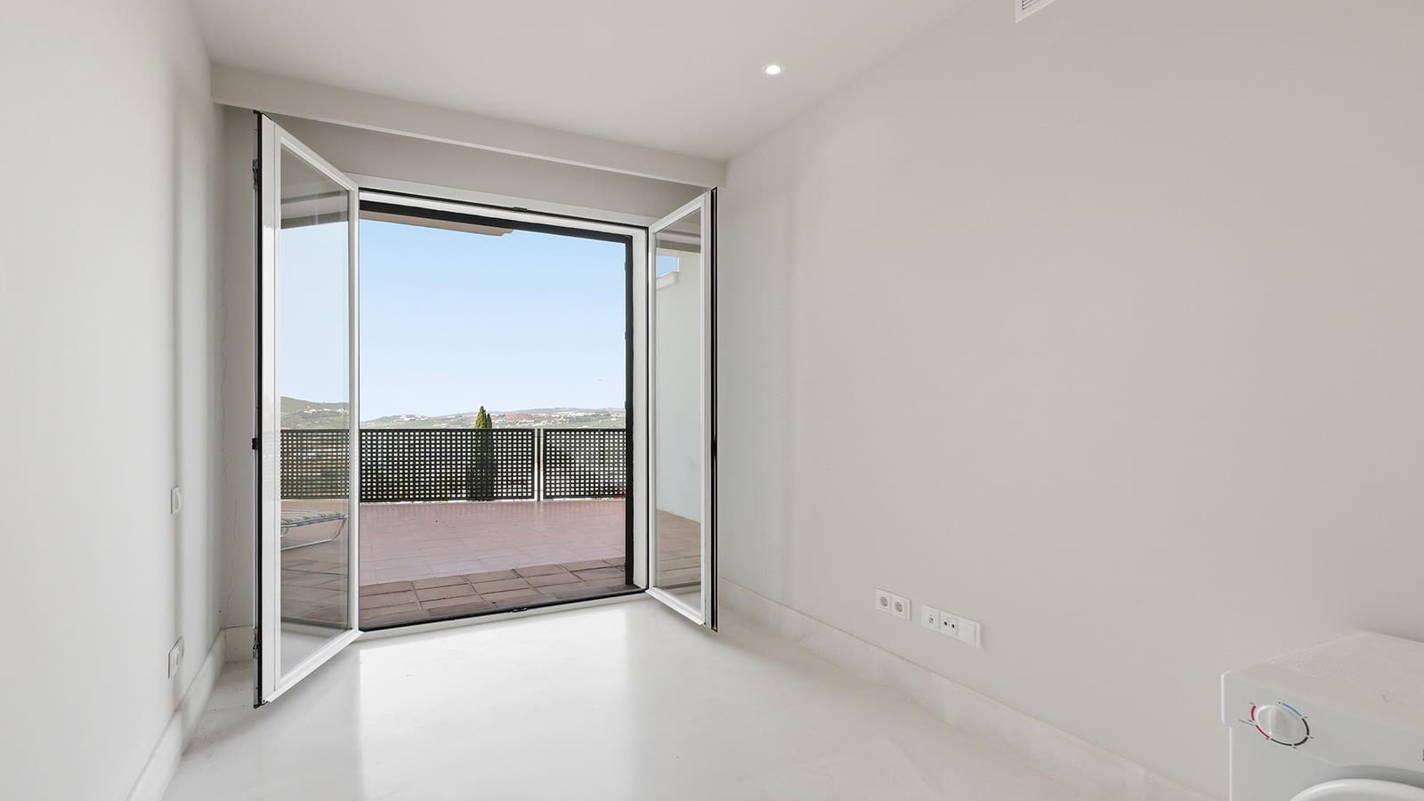 3 bedroom Apartment for sale in Casares with pool garage - € 595,000 (Ref: 9927032)