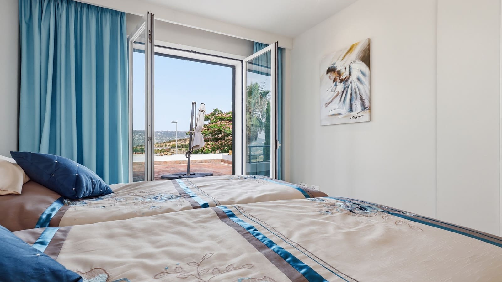 3 bedroom Apartment for sale in Casares with pool garage - € 595,000 (Ref: 9927032)