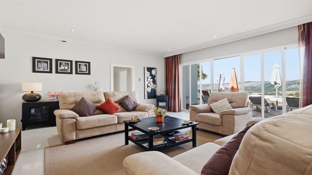 3 soveværelse Lejlighed til salg i Casares med swimmingpool garage - € 595.000 (Ref: 9927032)