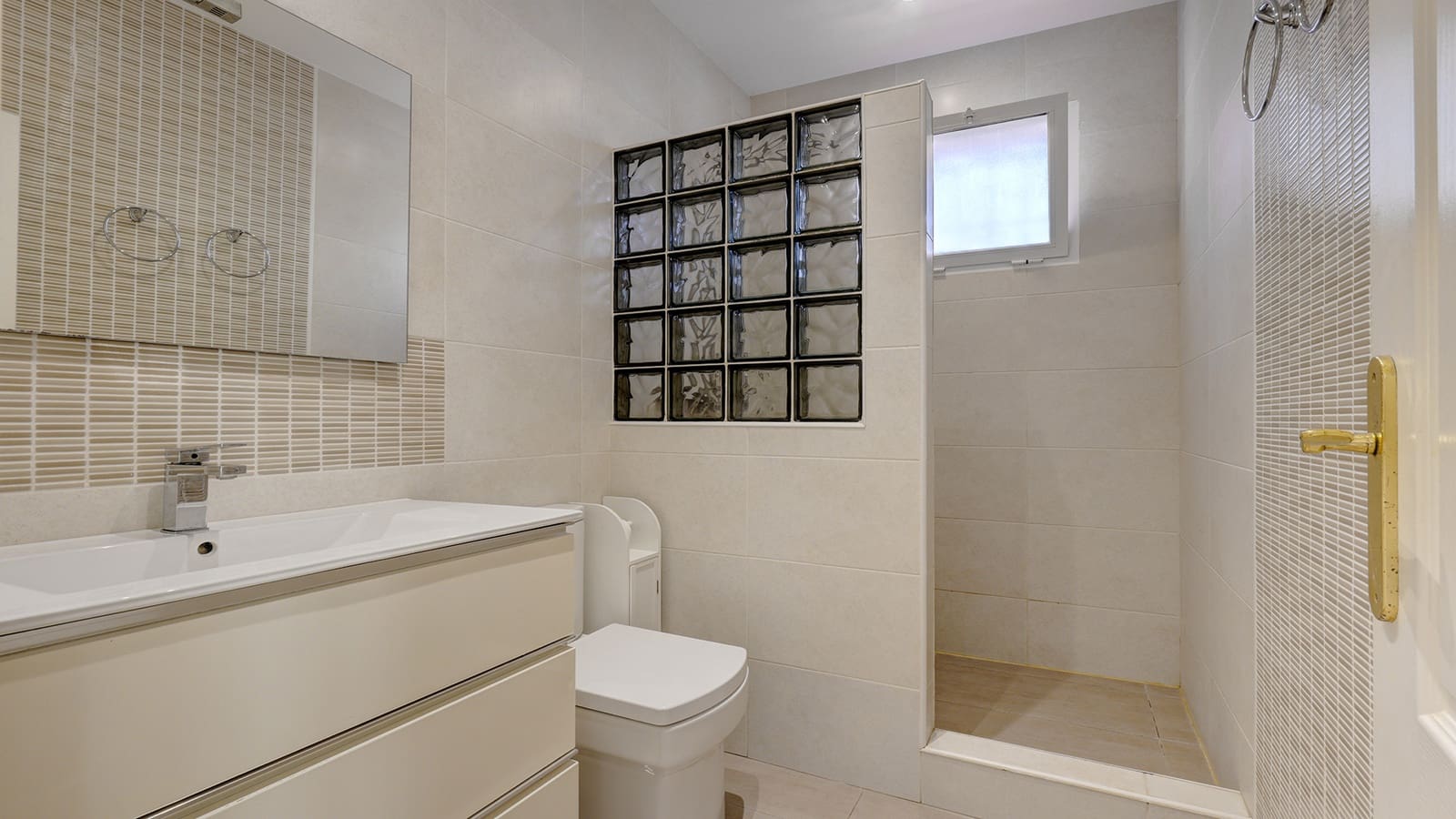4 slaapkamer Villa te koop in Manilva met zwembad garage - € 650.000 (Ref: 9939603)