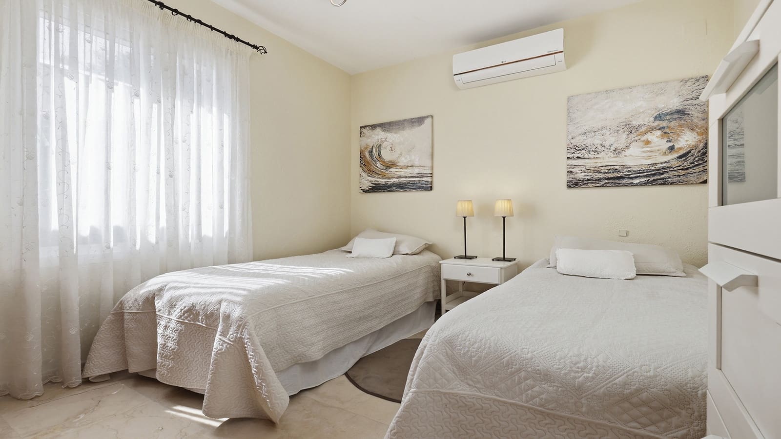 4 slaapkamer Villa te koop in Manilva met zwembad garage - € 650.000 (Ref: 9939603)