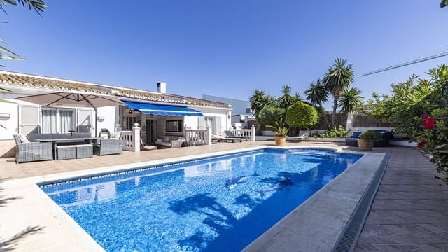 4 soveværelse Villa til salg i Manilva med swimmingpool garage - € 650.000 (Ref: 9939603)