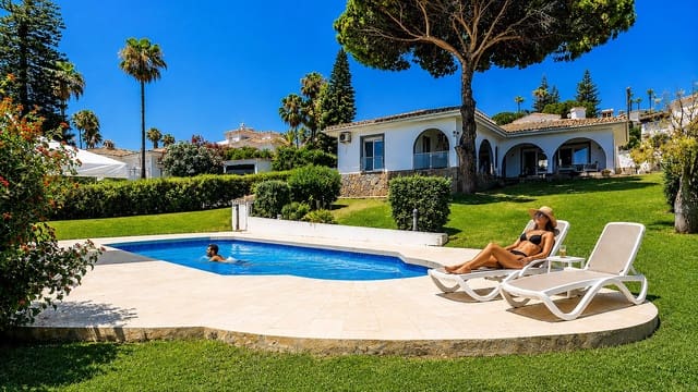 4 bedroom Villa for sale in Manilva with pool garage - € 1,100,000 (Ref: 9954878)
