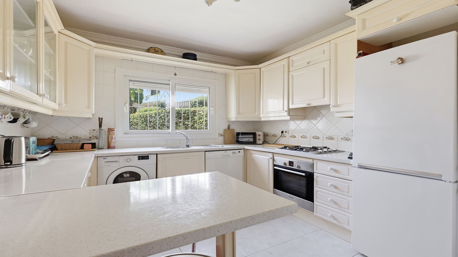 Chalet de 3 habitaciones en Manilva en venta con piscina garaje - 380.000 € (Ref: 9957627)