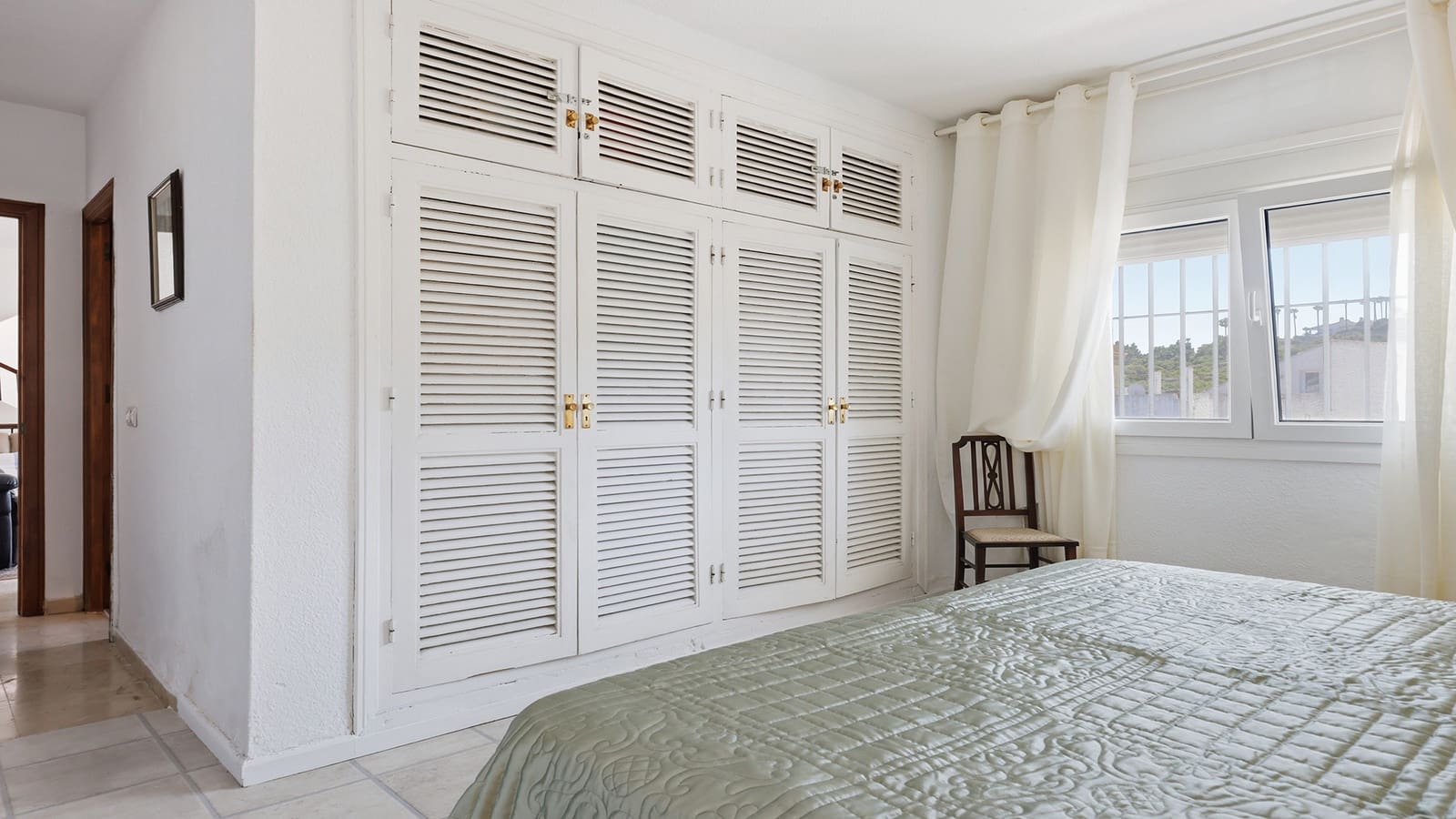 Chalet de 3 habitaciones en Manilva en venta con piscina garaje - 380.000 € (Ref: 9957627)