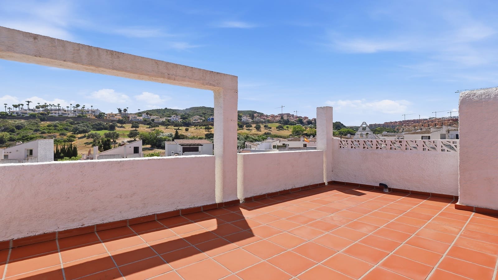 Chalet de 3 habitaciones en Manilva en venta con piscina garaje - 380.000 € (Ref: 9957627)