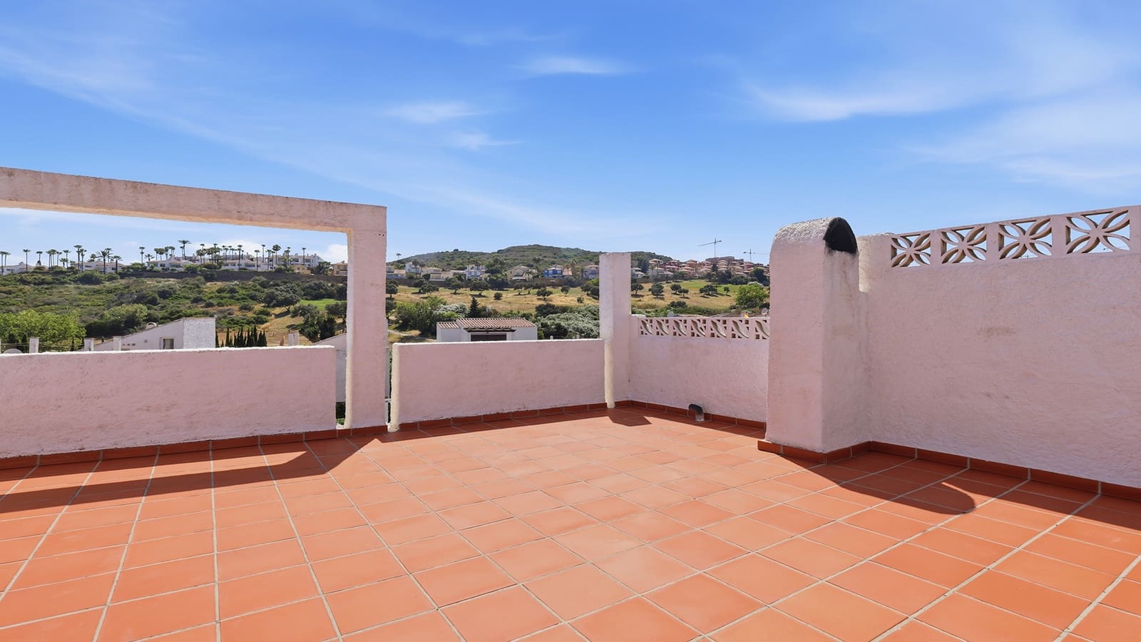 Chalet de 3 habitaciones en Manilva en venta con piscina garaje - 380.000 € (Ref: 9957627)