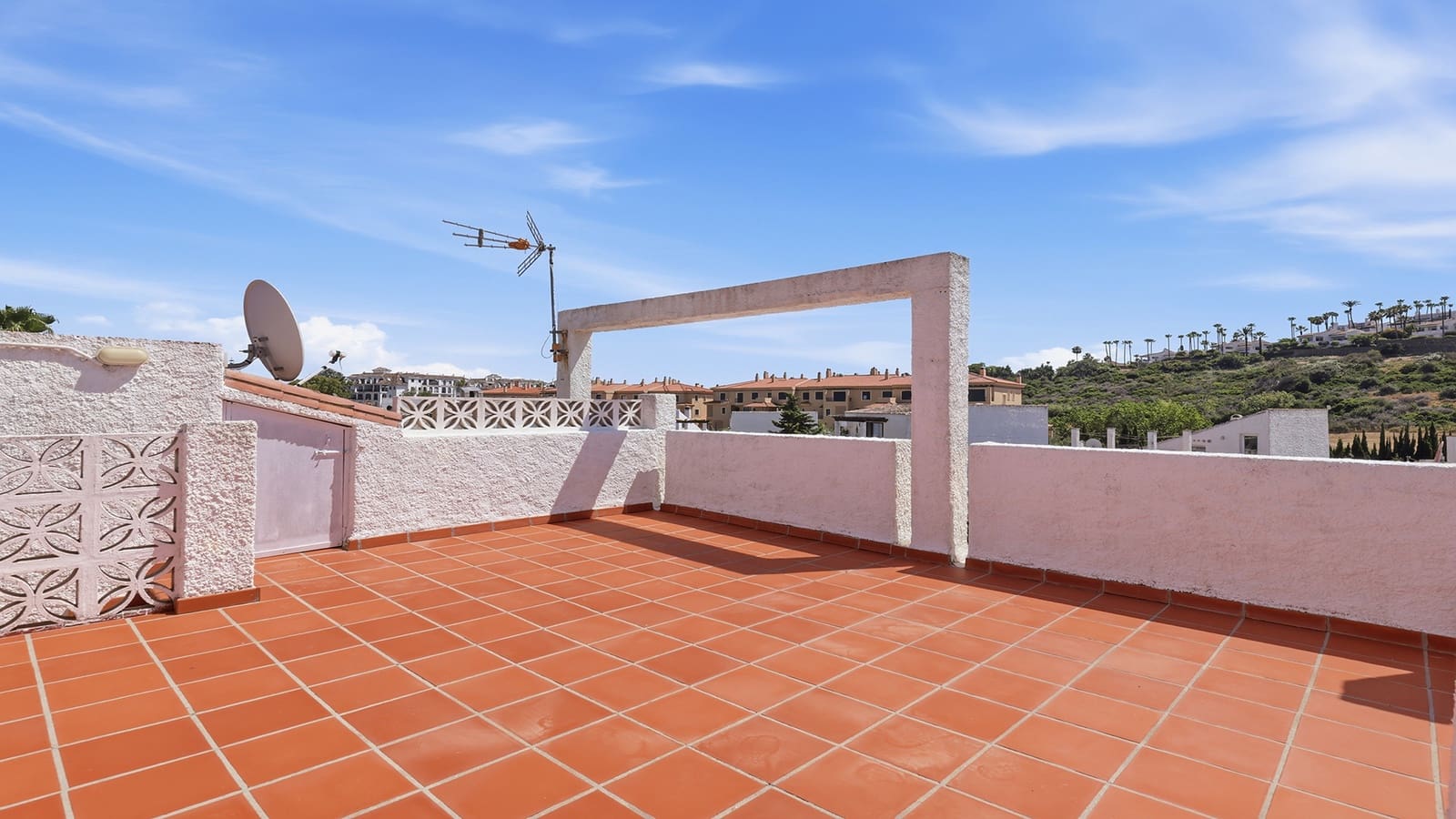 Chalet de 3 habitaciones en Manilva en venta con piscina garaje - 380.000 € (Ref: 9957627)