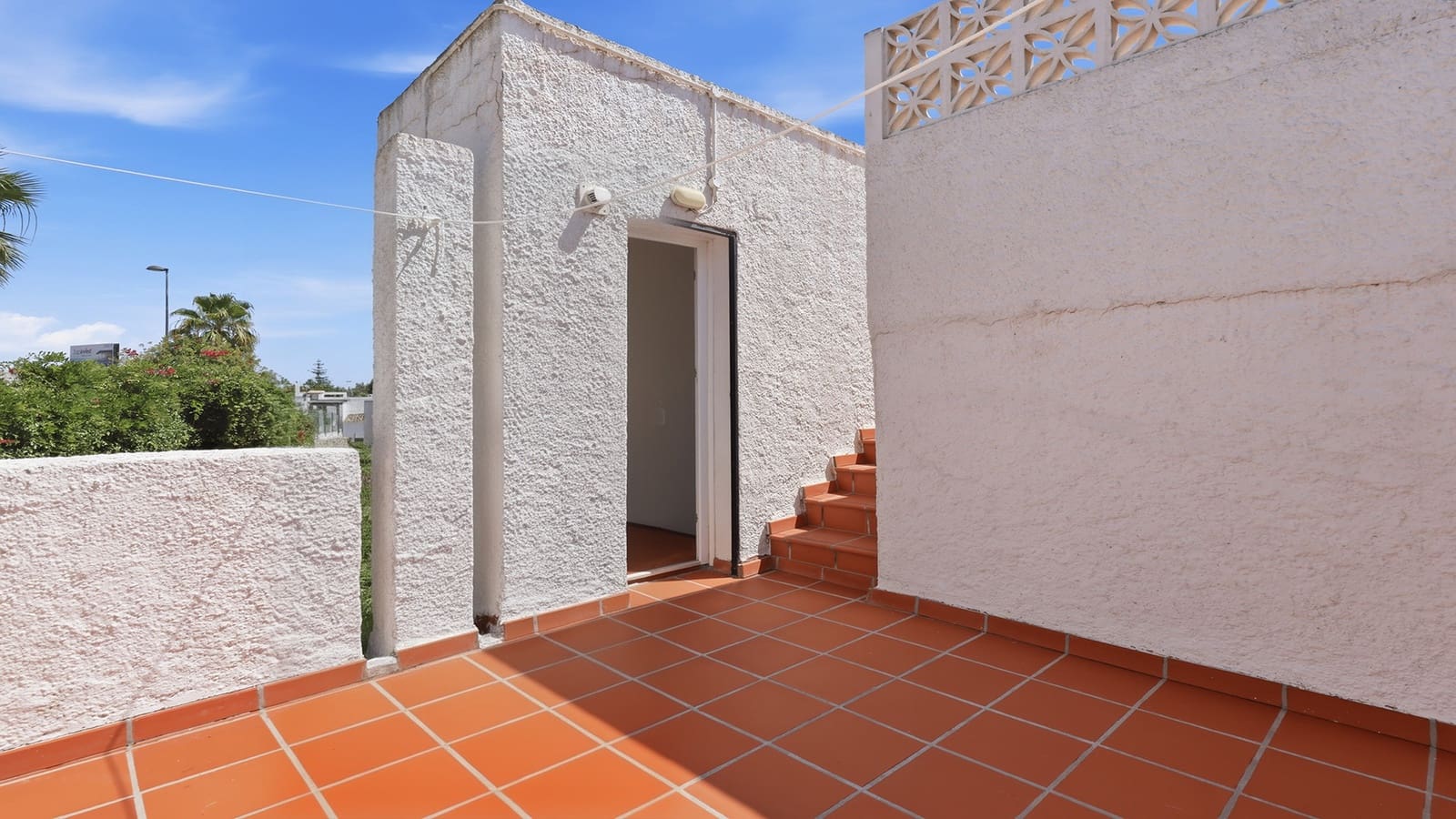 Chalet de 3 habitaciones en Manilva en venta con piscina garaje - 380.000 € (Ref: 9957627)