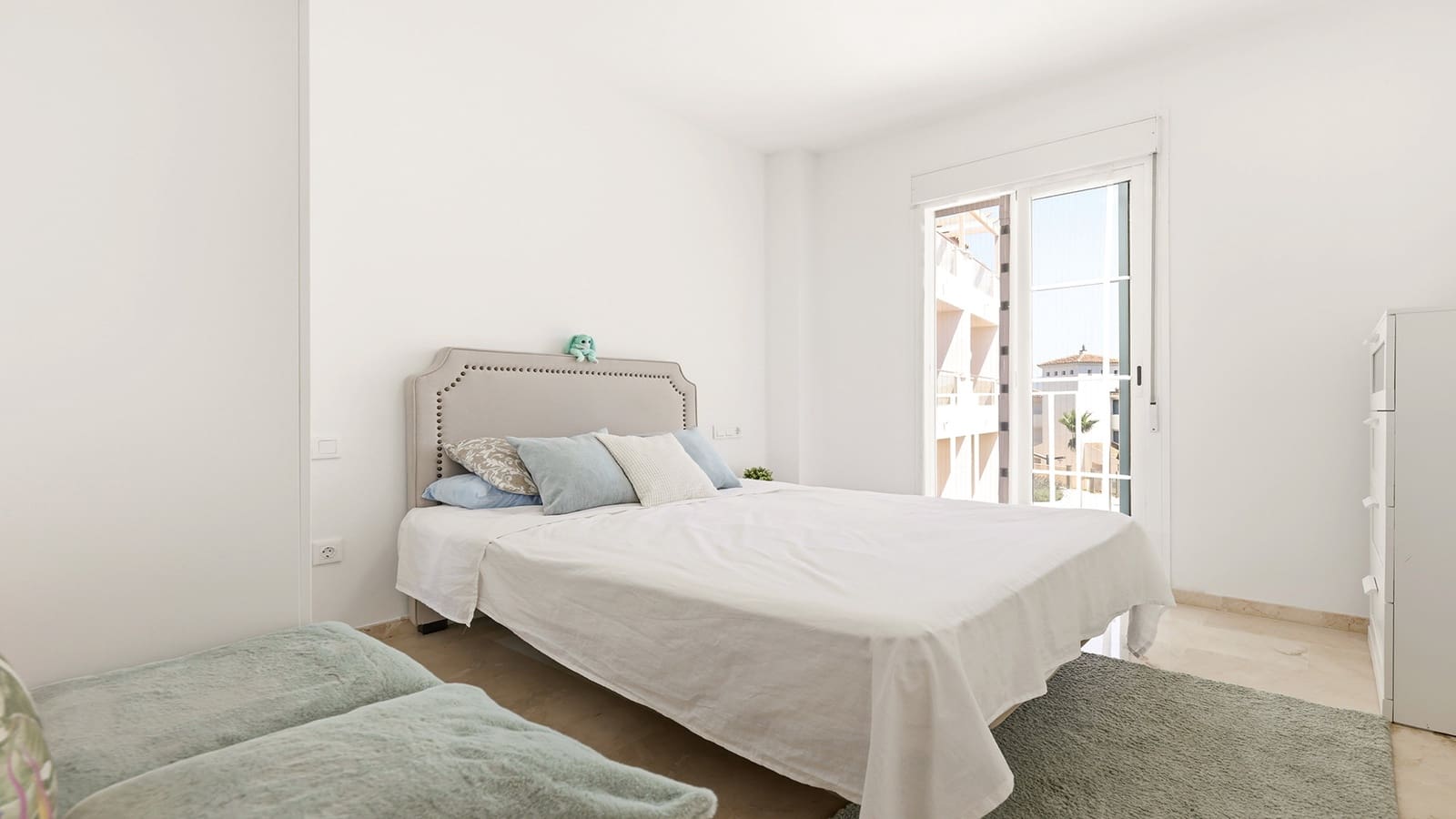 Apartamento de 3 habitaciones en Manilva en venta con piscina - 265.000 € (Ref: 9970301)