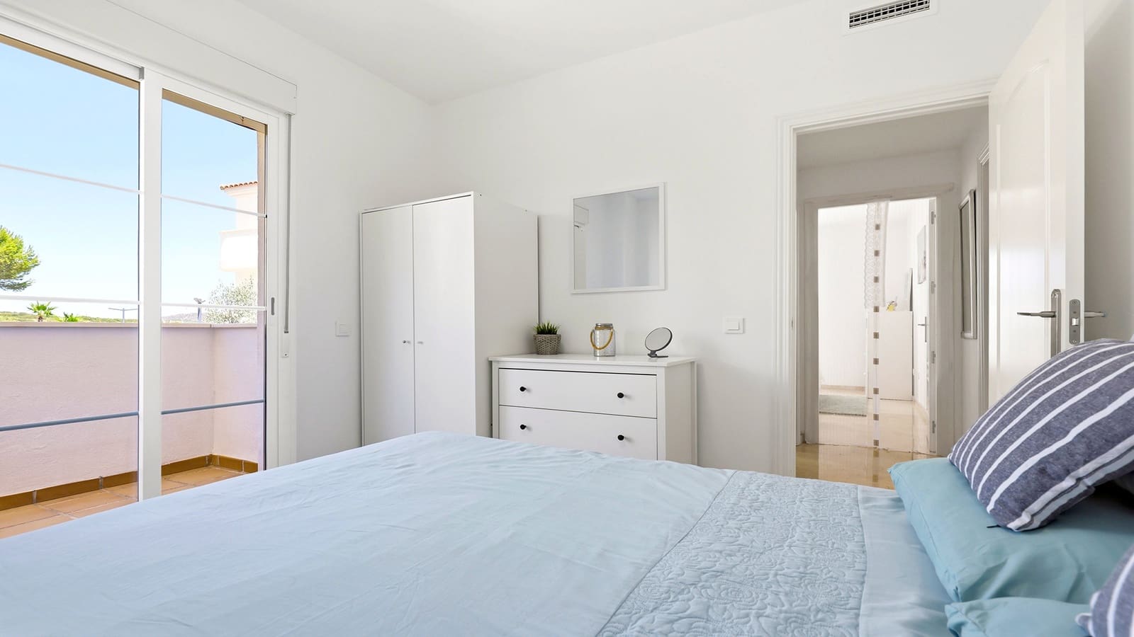 Apartamento de 3 habitaciones en Manilva en venta con piscina - 265.000 € (Ref: 9970301)