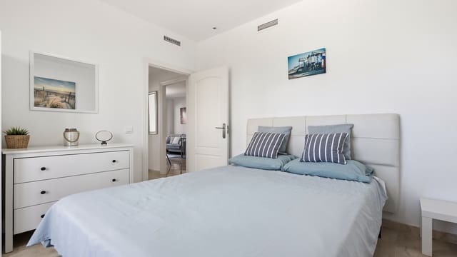 Apartamento de 3 habitaciones en Manilva en venta con piscina - 265.000 € (Ref: 9970301)