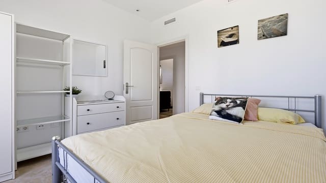 Apartamento de 3 habitaciones en Manilva en venta con piscina - 265.000 € (Ref: 9970301)