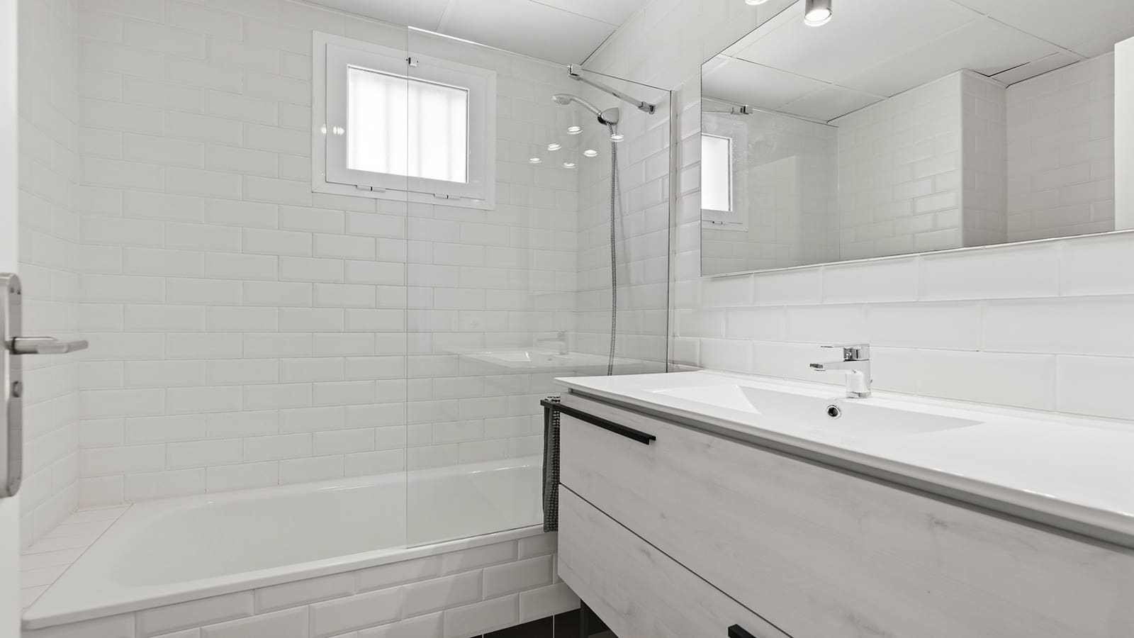 Apartamento de 3 habitaciones en Manilva en venta con piscina - 265.000 € (Ref: 9970301)