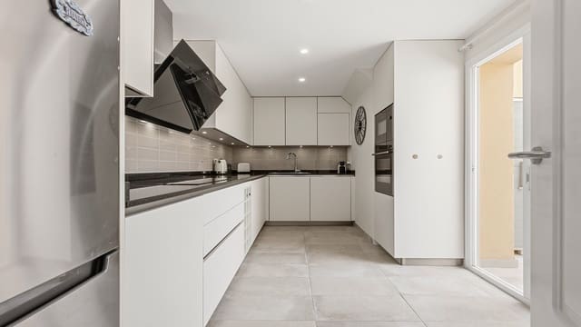 3 slaapkamer Penthouse te koop in Manilva met zwembad garage - € 495.000 (Ref: 9975004)