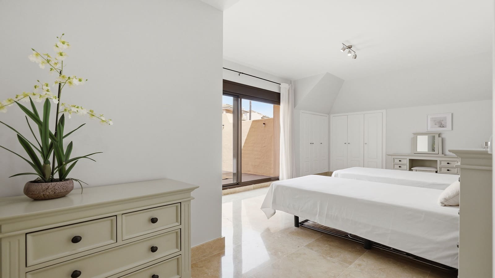 3 slaapkamer Penthouse te koop in Manilva met zwembad garage - € 495.000 (Ref: 9975004)