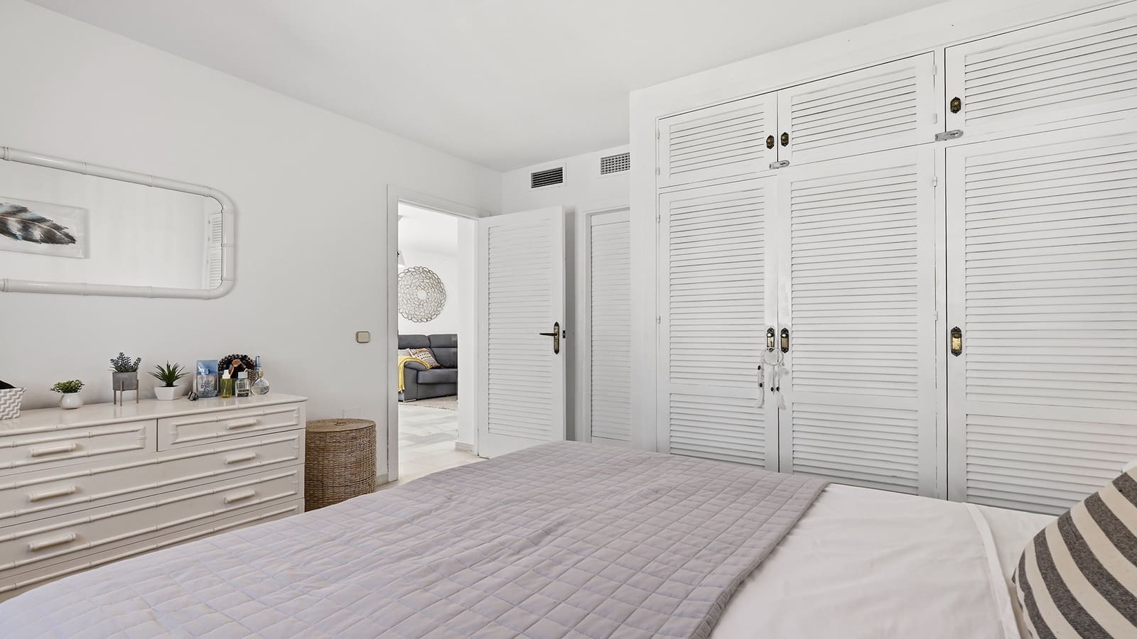 2 slaapkamer Penthouse te koop in Manilva met zwembad garage - € 299.000 (Ref: 9982681)