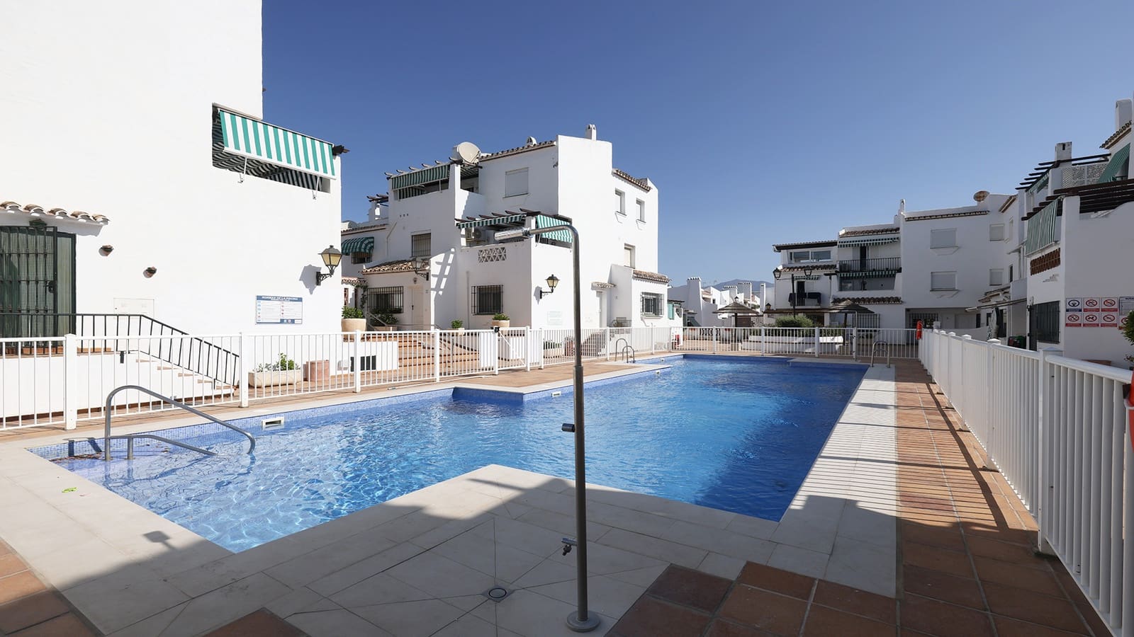 2 slaapkamer Penthouse te koop in Manilva met zwembad garage - € 299.000 (Ref: 9982681)