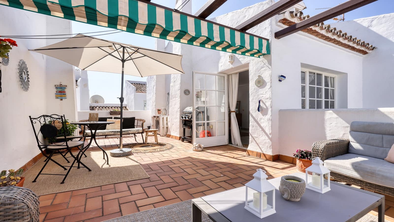 2 slaapkamer Penthouse te koop in Manilva met zwembad garage - € 299.000 (Ref: 9982681)