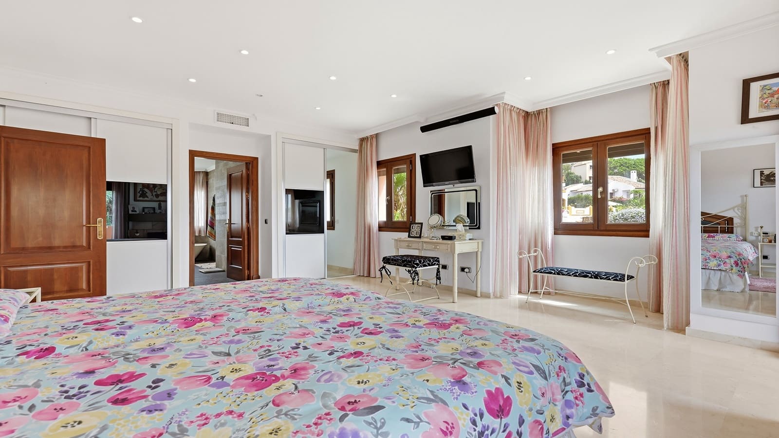 3 slaapkamer Villa te koop in Estepona met zwembad garage - € 1.500.000 (Ref: 9984549)