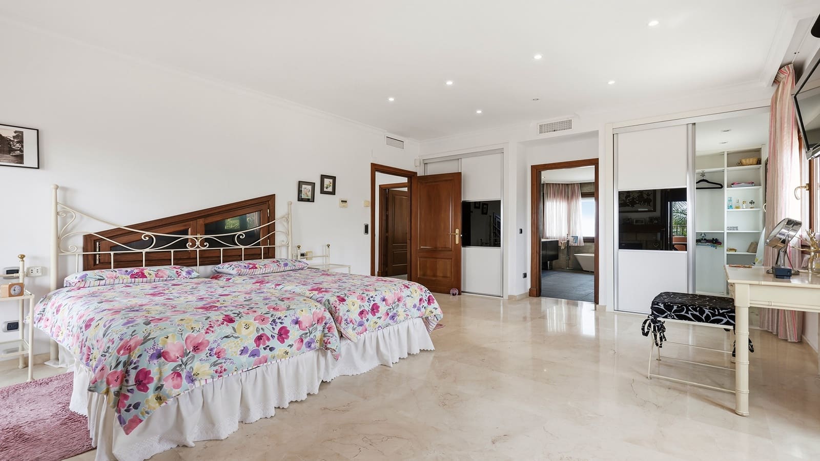 3 slaapkamer Villa te koop in Estepona met zwembad garage - € 1.500.000 (Ref: 9984549)