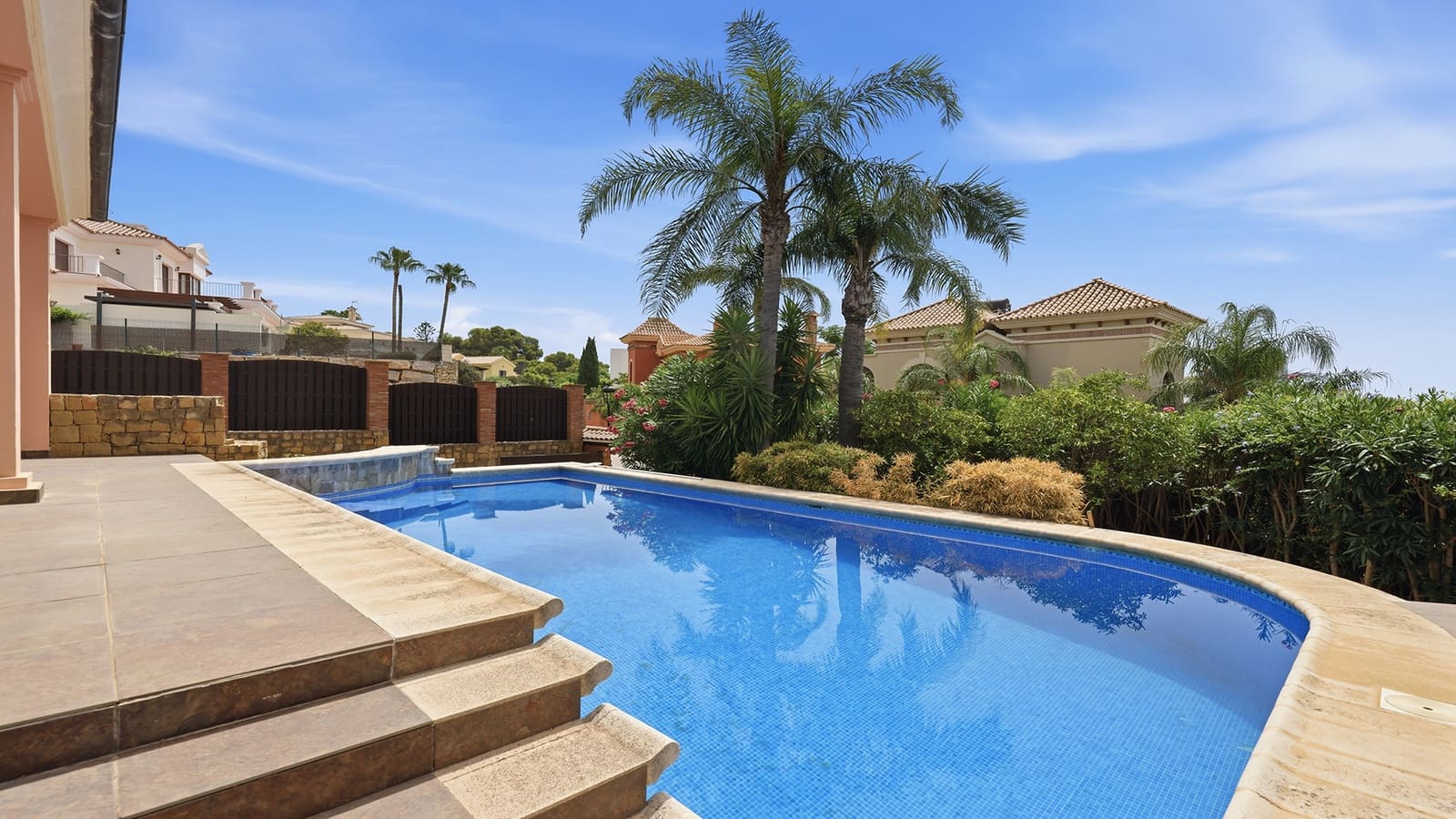 3 slaapkamer Villa te koop in Estepona met zwembad garage - € 1.500.000 (Ref: 9984549)