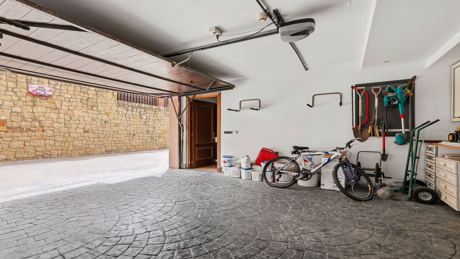 3 slaapkamer Villa te koop in Estepona met zwembad garage - € 1.500.000 (Ref: 9984549)