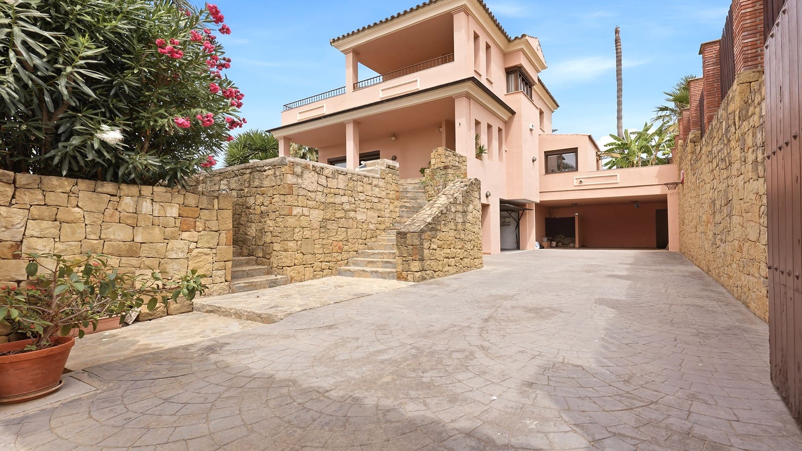 3 slaapkamer Villa te koop in Estepona met zwembad garage - € 1.500.000 (Ref: 9984549)
