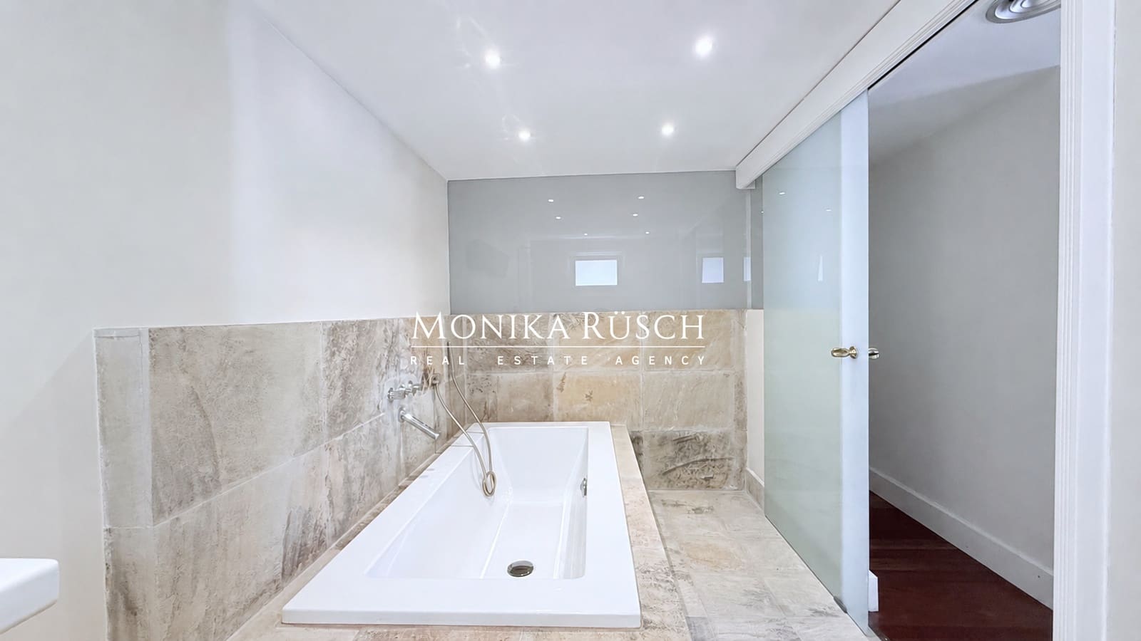 4 soveværelse Penthouse til salg i Barcelona by med garage - € 1.525.000 (Ref: 10094158)