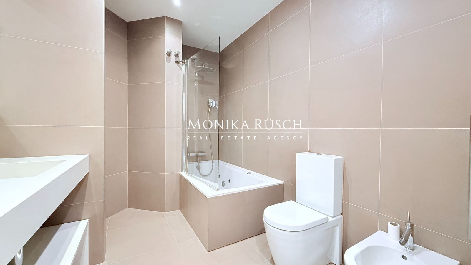 3 bedroom Flat for rent in Barcelona city with garage - € 4,469 (Ref: 10113544)