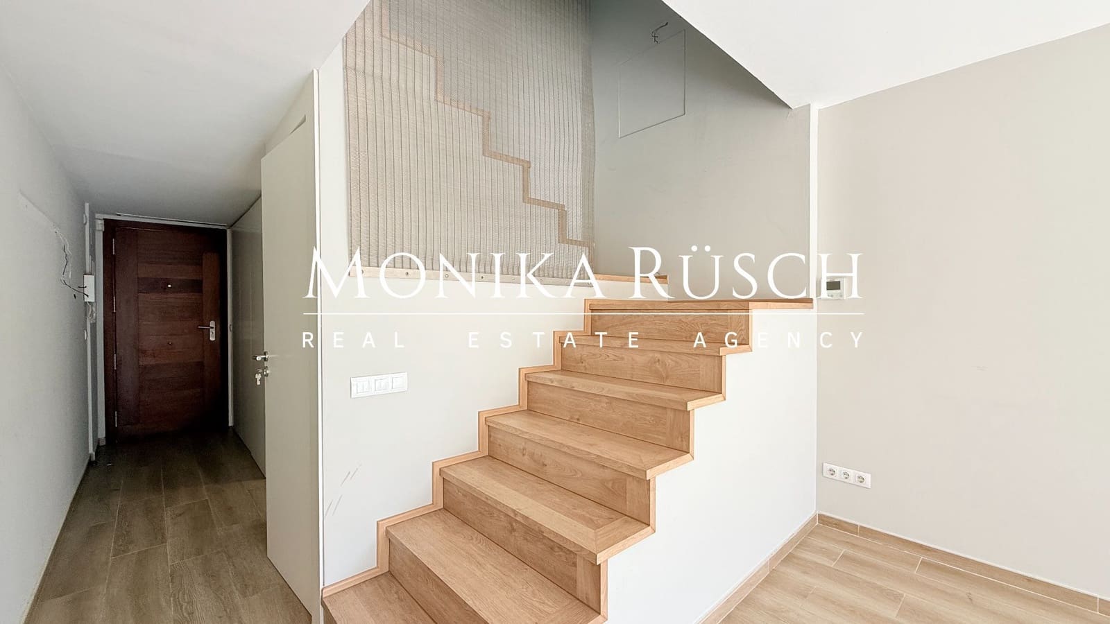 3 soveværelse Semi-Rækkehus til salg i Molins de Rei med garage - € 520.000 (Ref: 8892117)