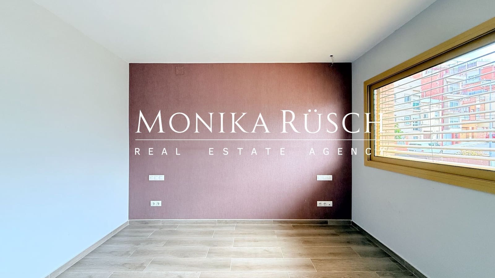 3 soveværelse Semi-Rækkehus til salg i Molins de Rei med garage - € 520.000 (Ref: 8892117)