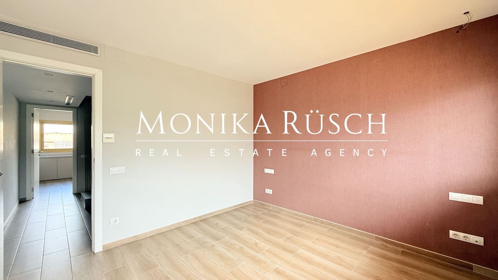 3 soveværelse Semi-Rækkehus til salg i Molins de Rei med garage - € 520.000 (Ref: 8892117)