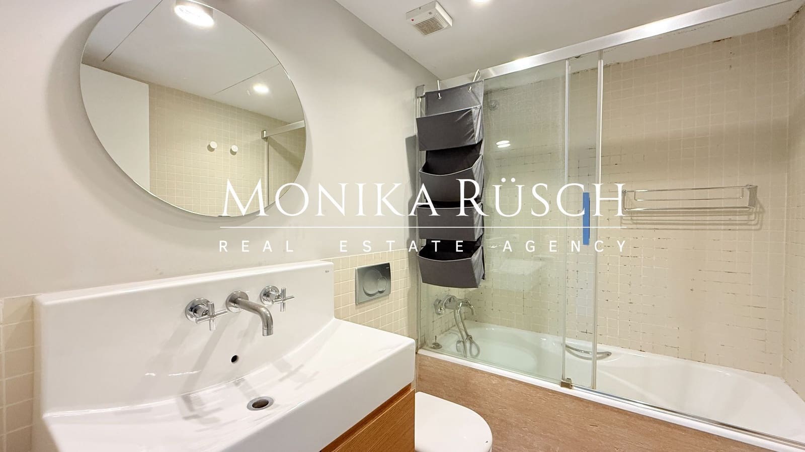 3 soveværelse Semi-Rækkehus til salg i Molins de Rei med garage - € 520.000 (Ref: 8892117)