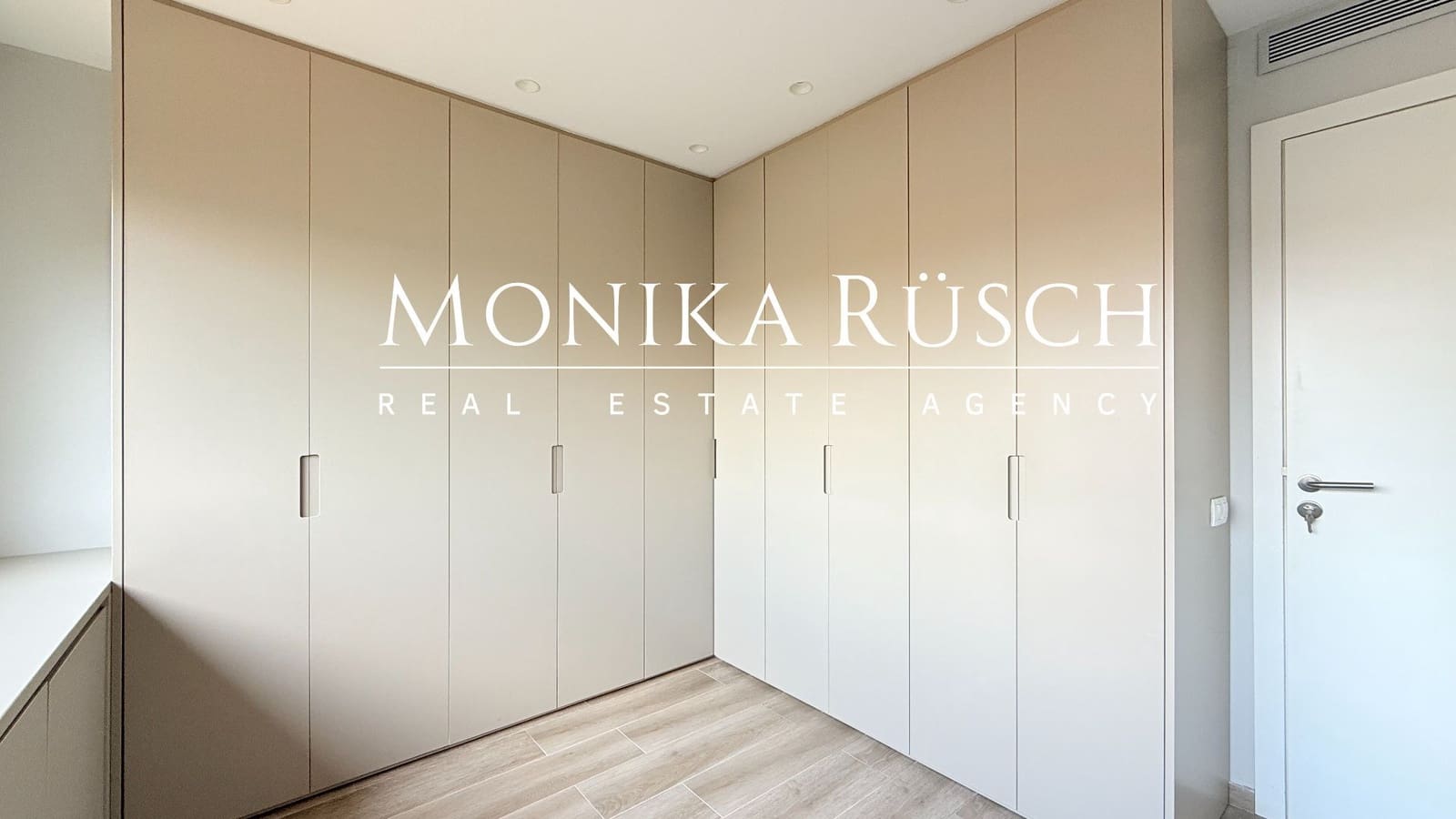 3 soveværelse Semi-Rækkehus til salg i Molins de Rei med garage - € 520.000 (Ref: 8892117)