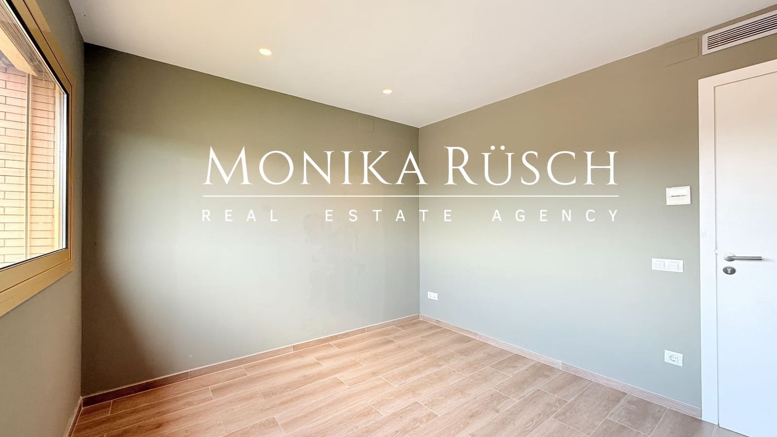 3 soveværelse Semi-Rækkehus til salg i Molins de Rei med garage - € 520.000 (Ref: 8892117)