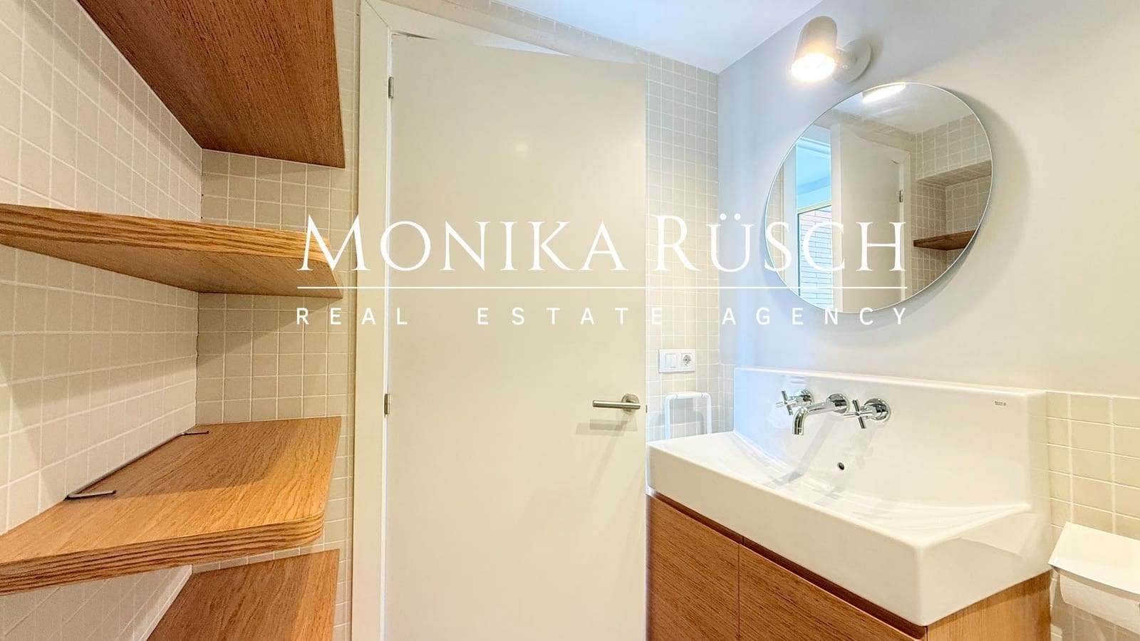 3 soveværelse Semi-Rækkehus til salg i Molins de Rei med garage - € 520.000 (Ref: 8892117)