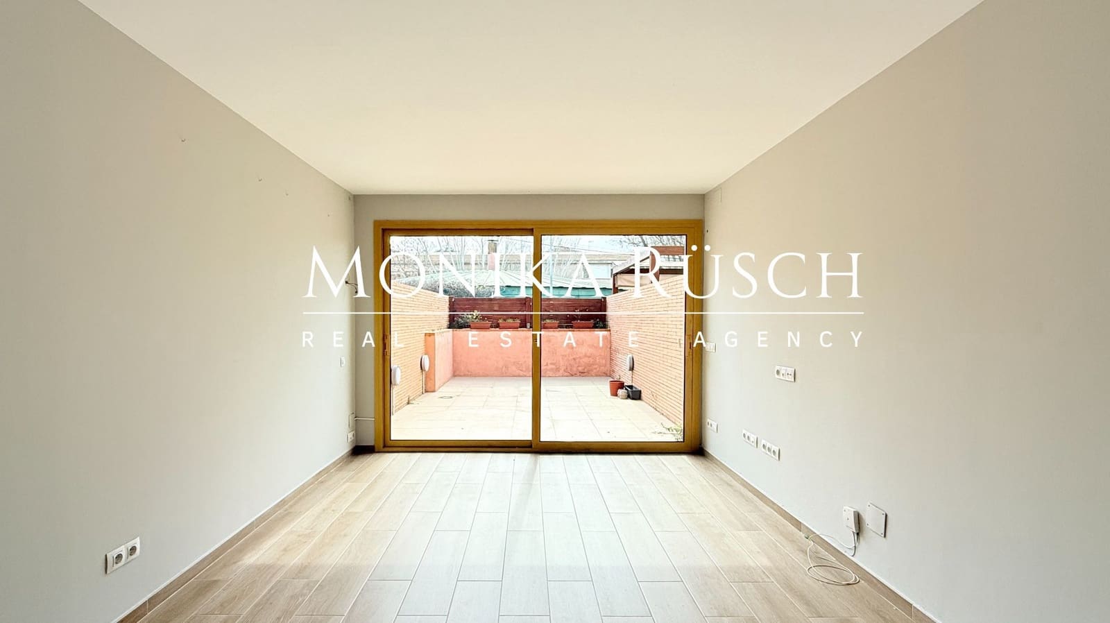 3 soveværelse Semi-Rækkehus til salg i Molins de Rei med garage - € 520.000 (Ref: 8892117)