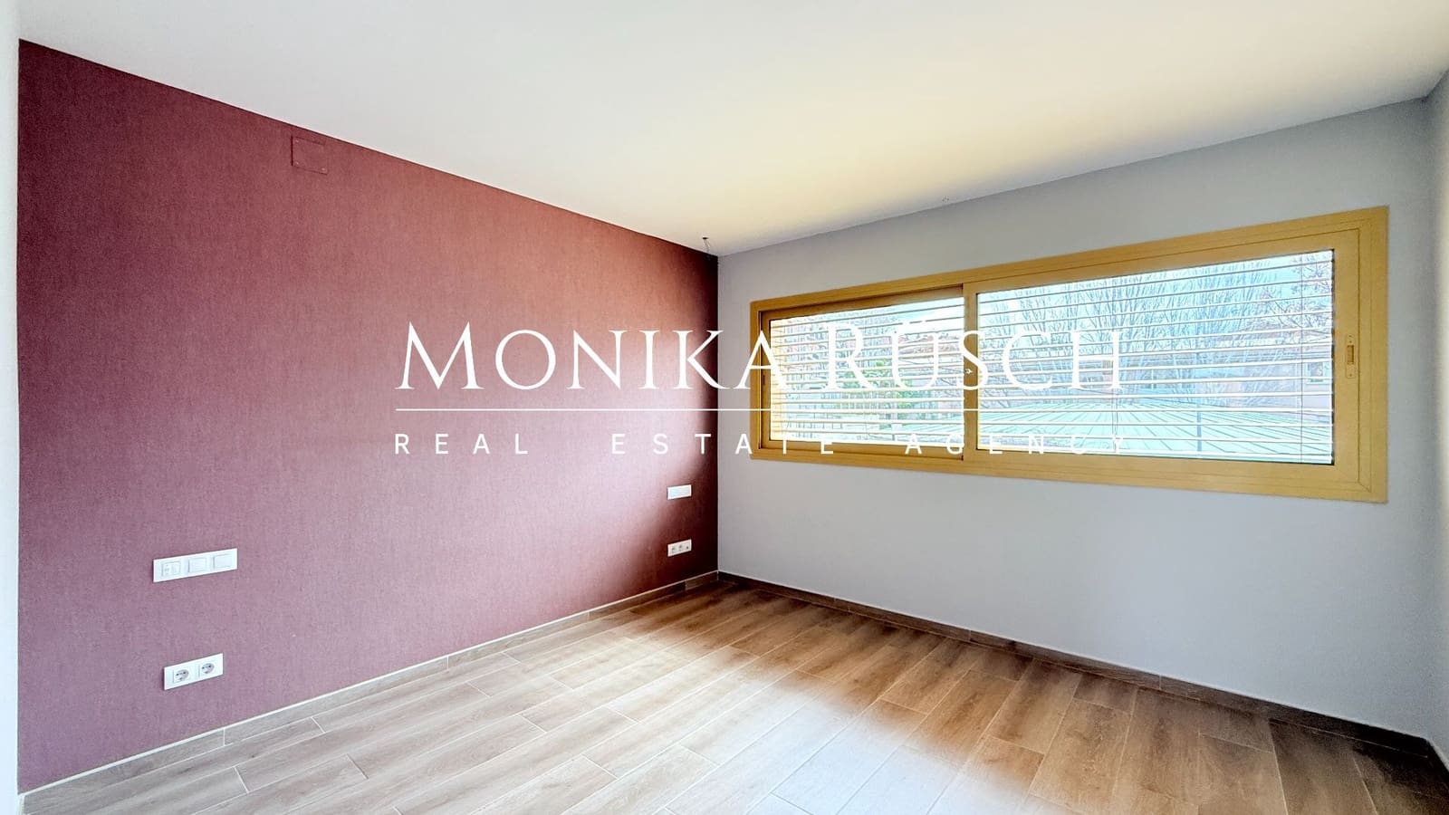 3 soveværelse Semi-Rækkehus til salg i Molins de Rei med garage - € 520.000 (Ref: 8892117)