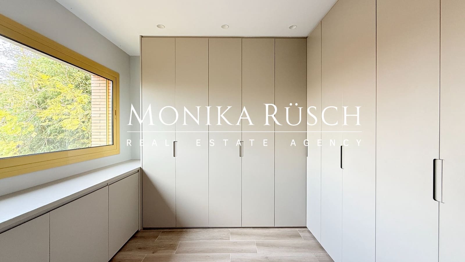 3 soveværelse Semi-Rækkehus til salg i Molins de Rei med garage - € 520.000 (Ref: 8892117)