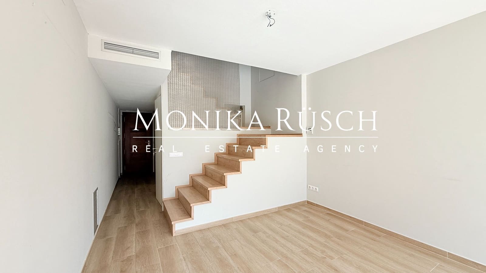 3 soveværelse Semi-Rækkehus til salg i Molins de Rei med garage - € 520.000 (Ref: 8892117)