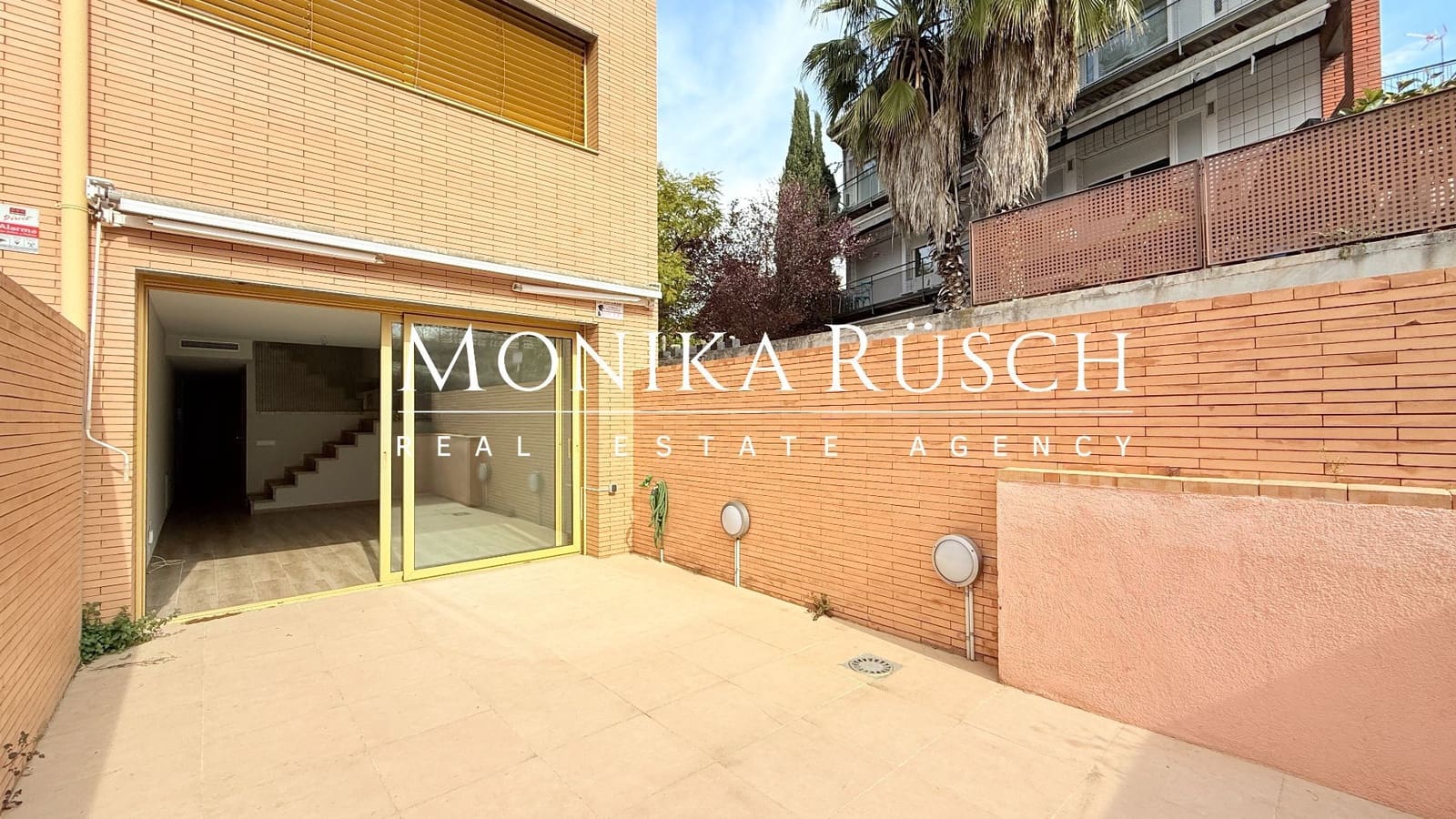 3 soveværelse Semi-Rækkehus til salg i Molins de Rei med garage - € 520.000 (Ref: 8892117)