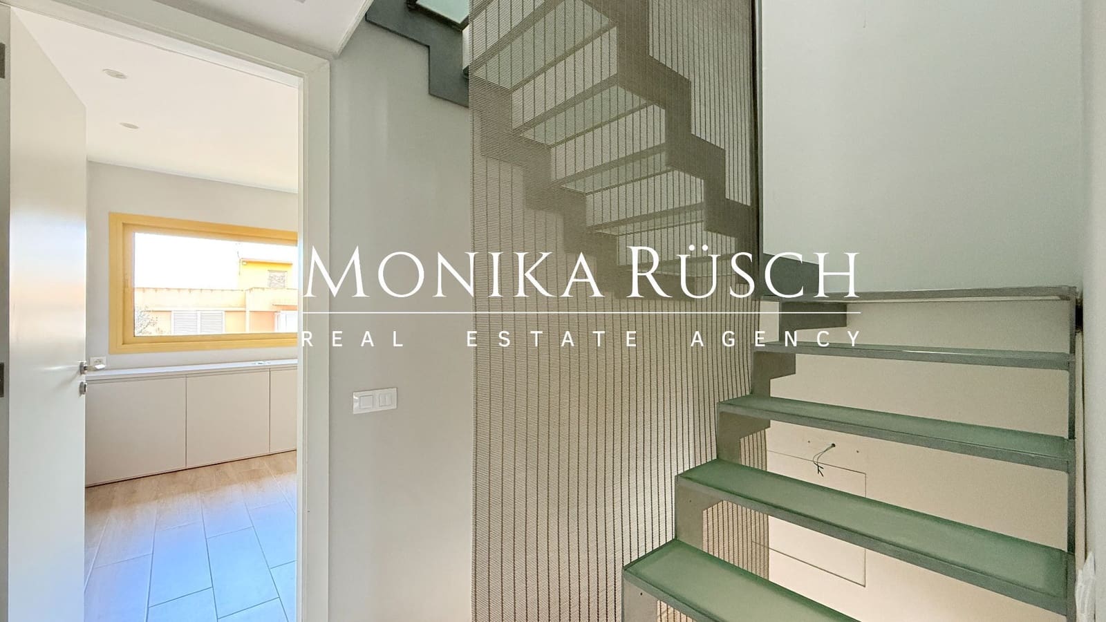 3 soveværelse Semi-Rækkehus til salg i Molins de Rei med garage - € 520.000 (Ref: 8892117)