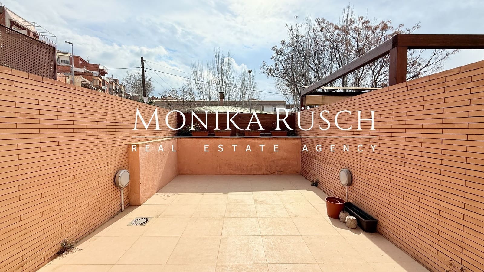 3 soveværelse Semi-Rækkehus til salg i Molins de Rei med garage - € 520.000 (Ref: 8892117)