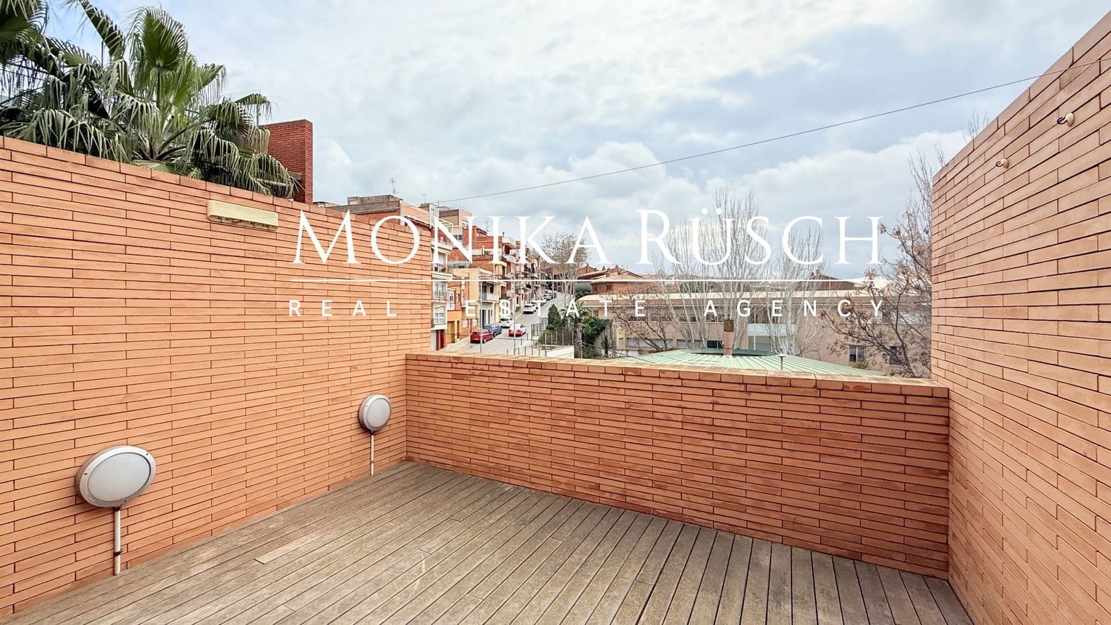 3 soveværelse Semi-Rækkehus til salg i Molins de Rei med garage - € 520.000 (Ref: 8892117)