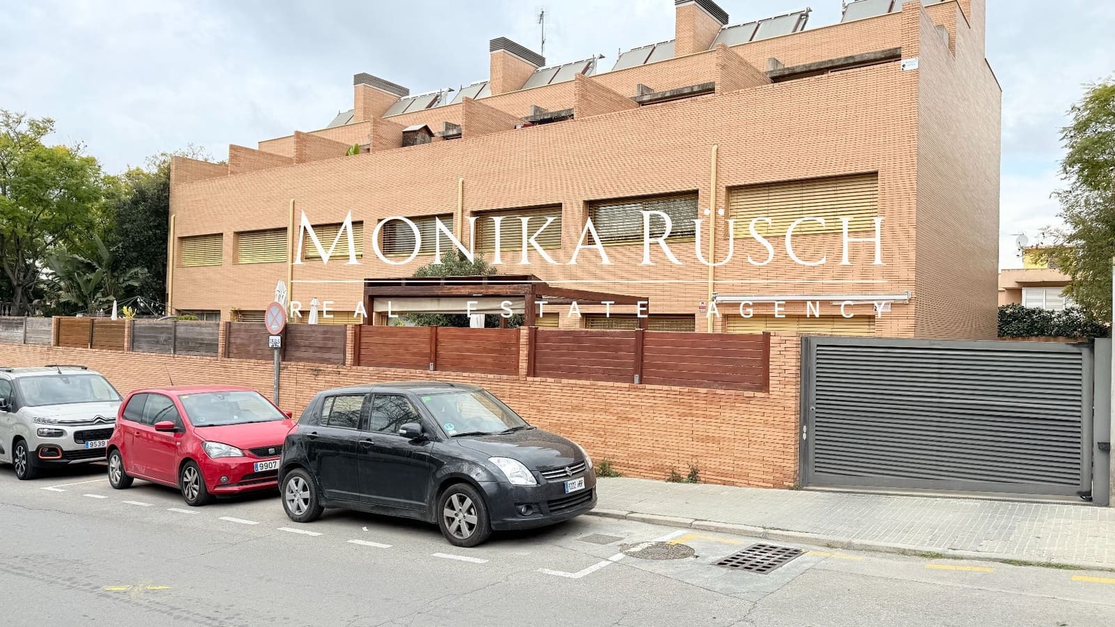 3 soveværelse Semi-Rækkehus til salg i Molins de Rei med garage - € 520.000 (Ref: 8892117)