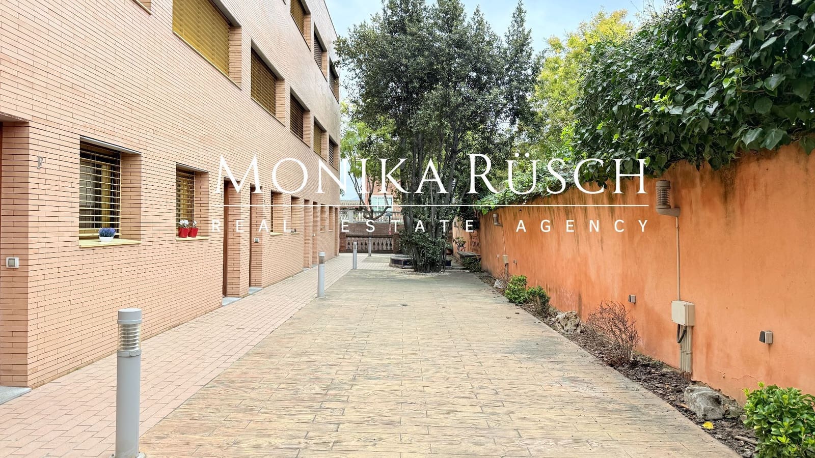 3 soveværelse Semi-Rækkehus til salg i Molins de Rei med garage - € 520.000 (Ref: 8892117)