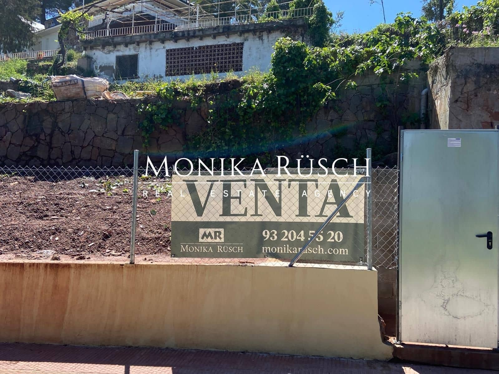 Grunde uden byggetilladelser til salg i Castellvi de Rosanes - € 97.000 (Ref: 8914735)