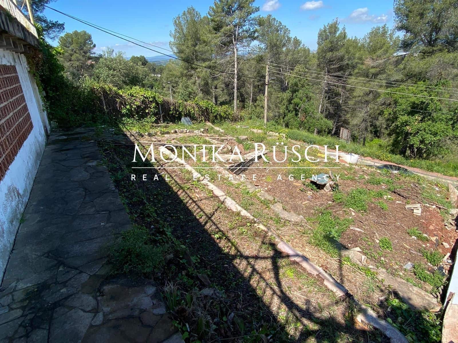 Grunde uden byggetilladelser til salg i Castellvi de Rosanes - € 97.000 (Ref: 8914735)